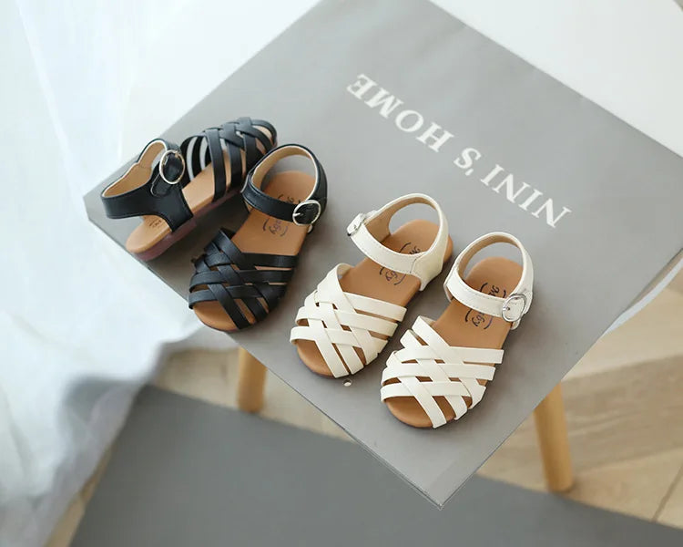 2026 Cross-tied Summer Girls Beach Shoes Classic Black White Pink Roman Sandals Cut-outs Kids Girl Sandals for Children H05144