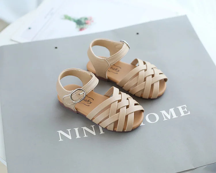 2026 Cross-tied Summer Girls Beach Shoes Classic Black White Pink Roman Sandals Cut-outs Kids Girl Sandals for Children H05144
