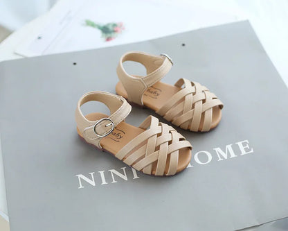2026 Cross-tied Summer Girls Beach Shoes Classic Black White Pink Roman Sandals Cut-outs Kids Girl Sandals for Children H05144