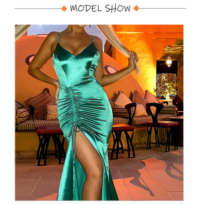 Vestido de Noite Longo Sereia Esmeralda Verde com Cordão Drapeado, Decote V, Fenda e Cetim Elástico para Festa de Casamento Madrinha