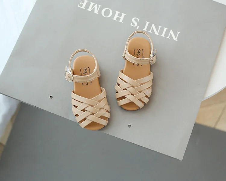 2026 Cross-tied Summer Girls Beach Shoes Classic Black White Pink Roman Sandals Cut-outs Kids Girl Sandals for Children H05144