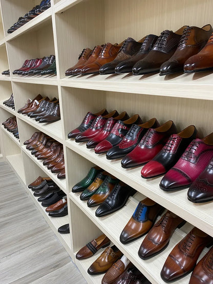 Elegant genuine leather British style toe shoes, men's shoes with carved red soles, business shoes, men's formal wedding dresses