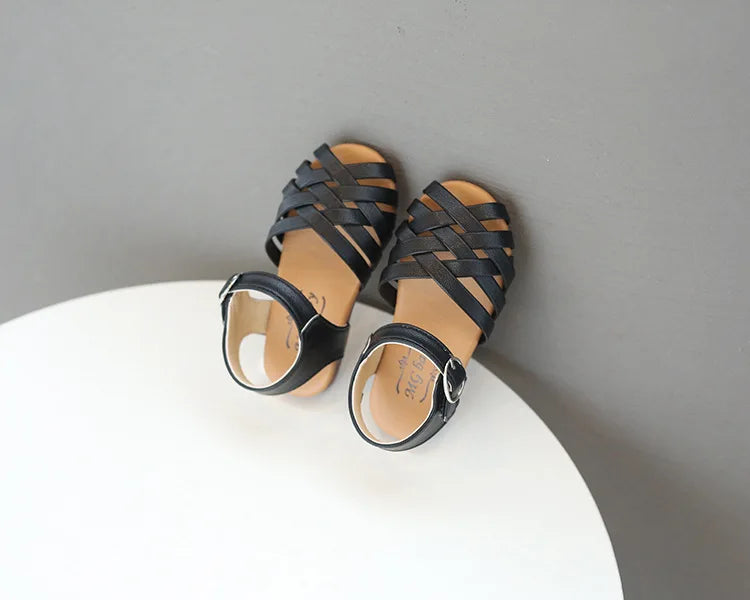 2026 Cross-tied Summer Girls Beach Shoes Classic Black White Pink Roman Sandals Cut-outs Kids Girl Sandals for Children H05144