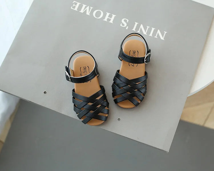 2026 Cross-tied Summer Girls Beach Shoes Classic Black White Pink Roman Sandals Cut-outs Kids Girl Sandals for Children H05144