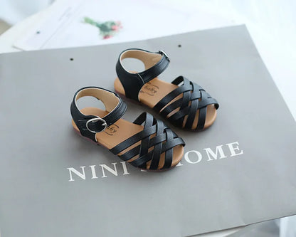 2026 Cross-tied Summer Girls Beach Shoes Classic Black White Pink Roman Sandals Cut-outs Kids Girl Sandals for Children H05144