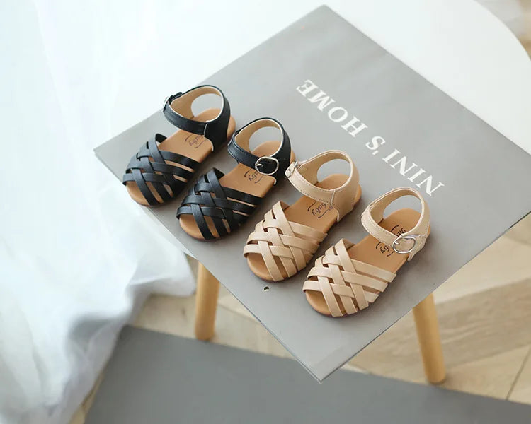 2026 Cross-tied Summer Girls Beach Shoes Classic Black White Pink Roman Sandals Cut-outs Kids Girl Sandals for Children H05144