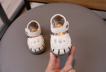 Platform Sandals Retro Children's Shoes Fashion Flroal Sandals for Baby Girl Beach Shoes Beautiful School Kids Shoe Girls H06019