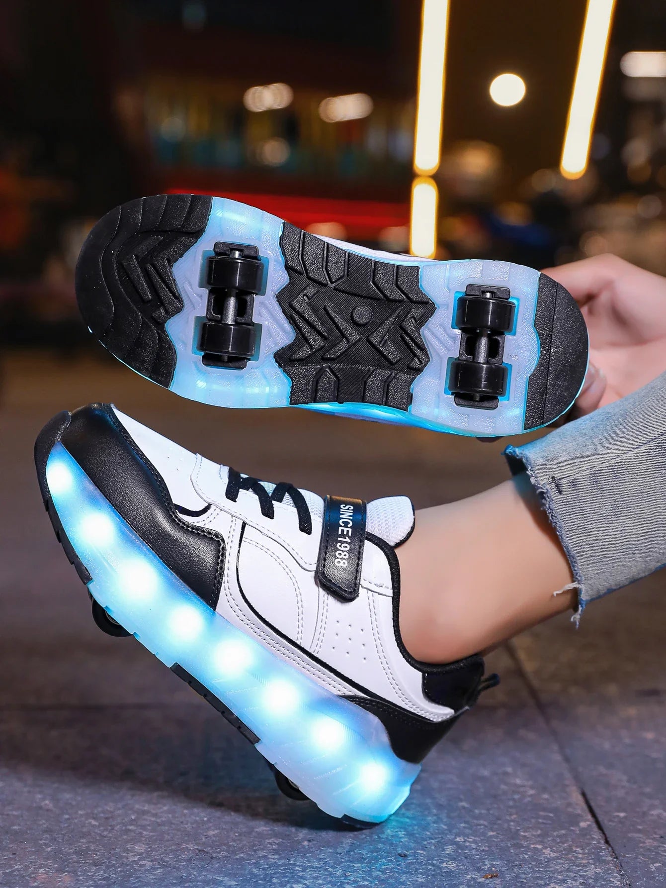 Popular and fashionable children's and teenagers' walking shoes upgraded version enhances stability, detachable dual-use sports
