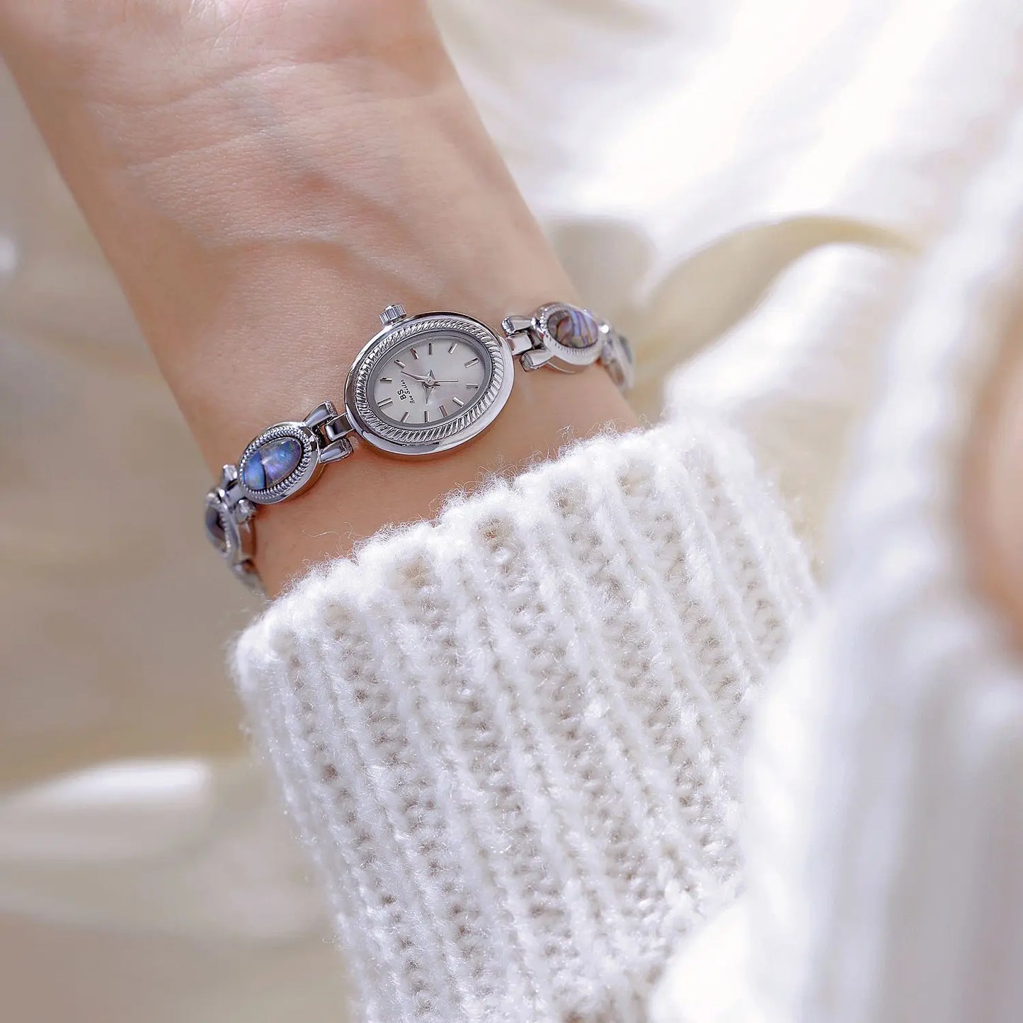 Top Brand Luxury Women Bracelet Watches Unique Design Fashion Elegant Ladies Wrist Watches For Female Clock Quartz Wristwatches