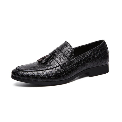 Mens British Loafers Solid Color Pointed Toe Tassel Slip On Classic Fashion Business Casual Formal Wedding Dress Shoes for Men