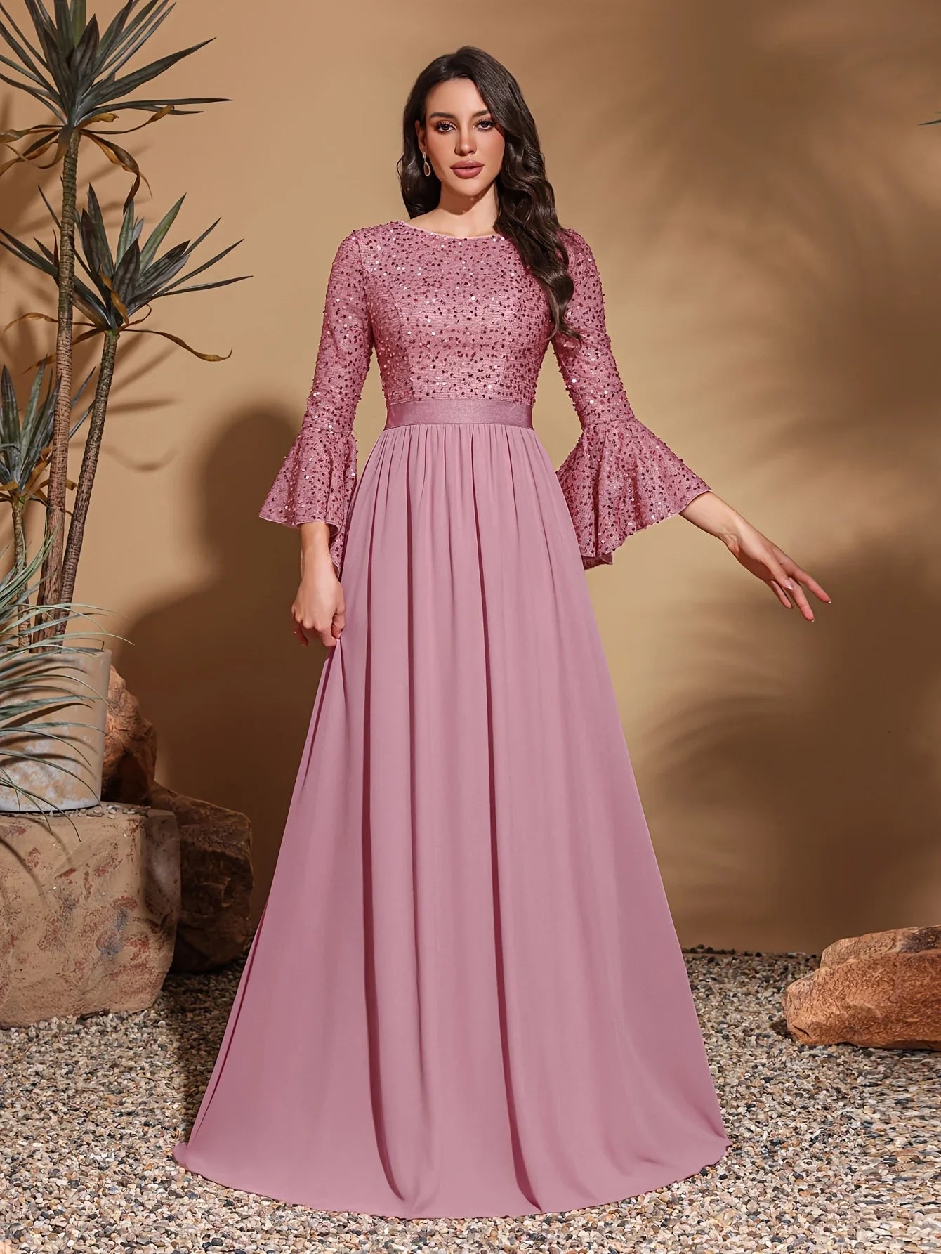 Round neck, sequined trumpet sleeves, spliced chiffon hem, elegant retro dress