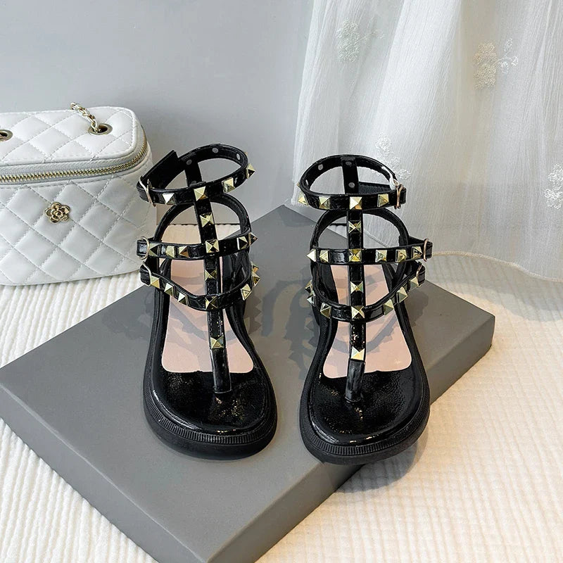 Summer New Kids Sandals Girls Princess Rivet Sandals Soft Children Beach Shoes Fashion Roman Sandals Size 26-36 Versatile