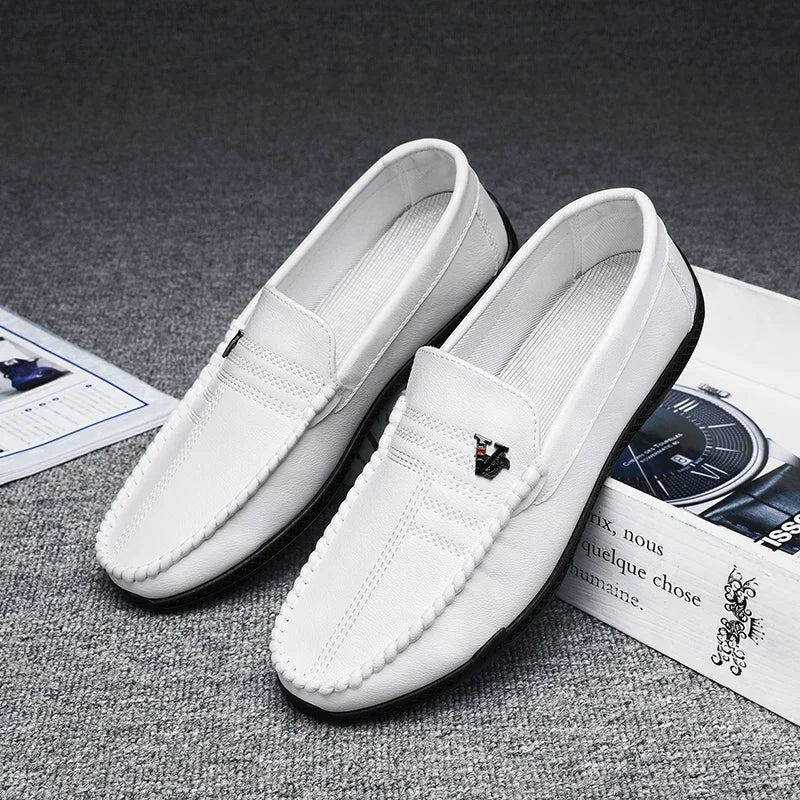 Sapatos Casuais de Couro Masculino Fashion Slip on Italiano Mocassins Formais Marca de Luxo Confortáveis Mocassins Masculinos Sapatos Masculinos Macios para Dirigir