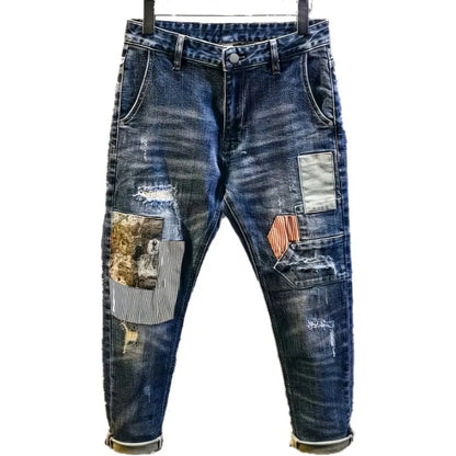 Calça Jeans Masculina Rasgada com Aplique de Urso e Detalhes de Strass, Modelo Retrô Solto Clássico, Marca Tendência Streetwear