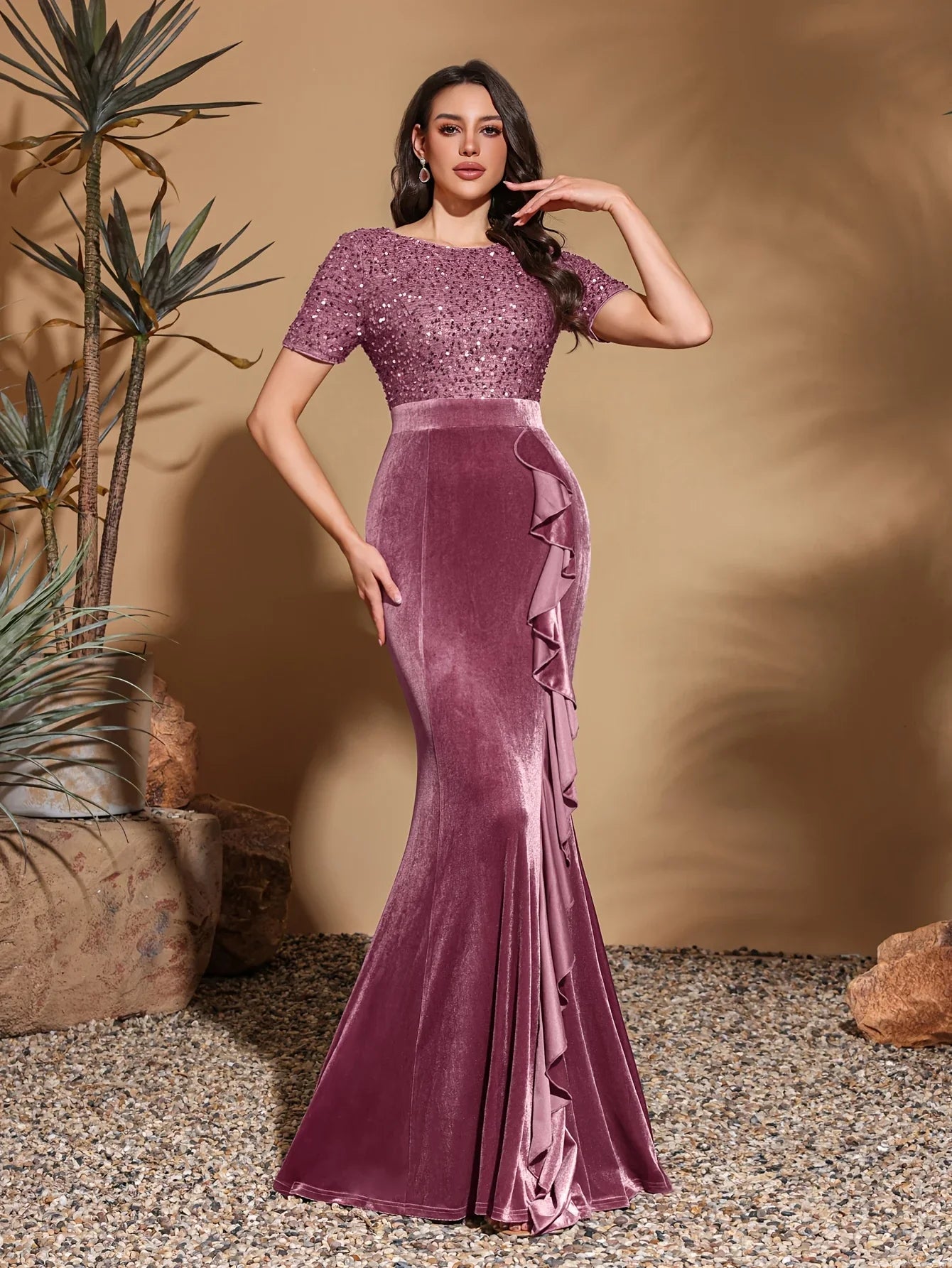 Round neck short sleeve sequined velvet ruffled decorative hip dress