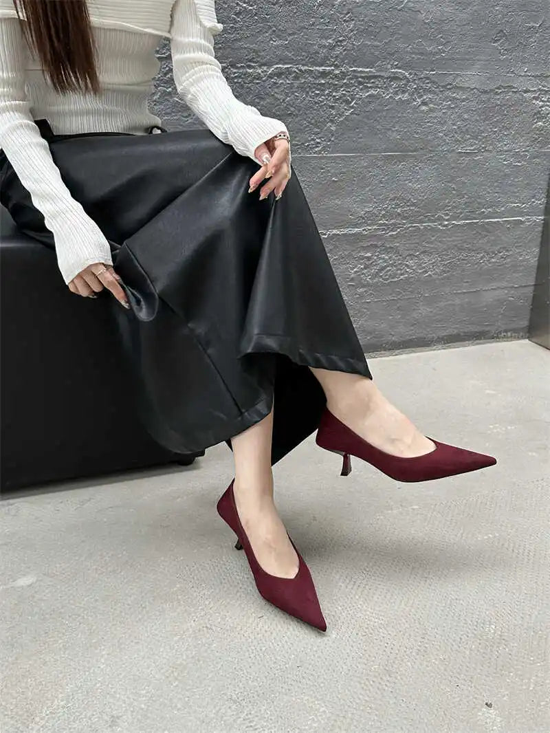 Sapatos de salto alto femininos de bico fino para o outono de 2024, sapatos sexy e rasos, sapatos de salto fino elegantes para mulheres, sapatos de festa, sapatos de salto alto, sapatos elegantes de festa, sapatos femininos.