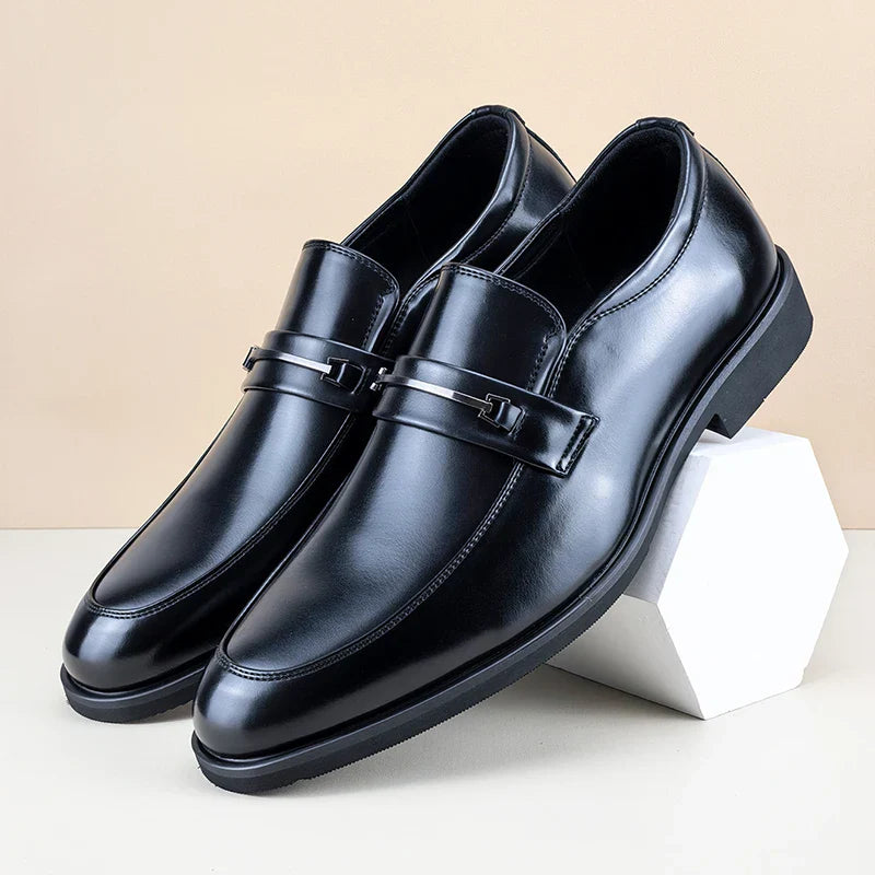 2025 New Metal Decorative Buckle Men's Slip On Loafers Banquets Comfortable Lightweight Non Slip Breathable Leather Shoes