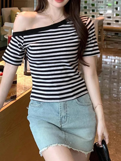 1pcs Girl Summer Striped T-shirt Womens Classic Basic Fashion Tee New Ladys Short Sleeve Loose Tops Females Off Shoulder Tshirts