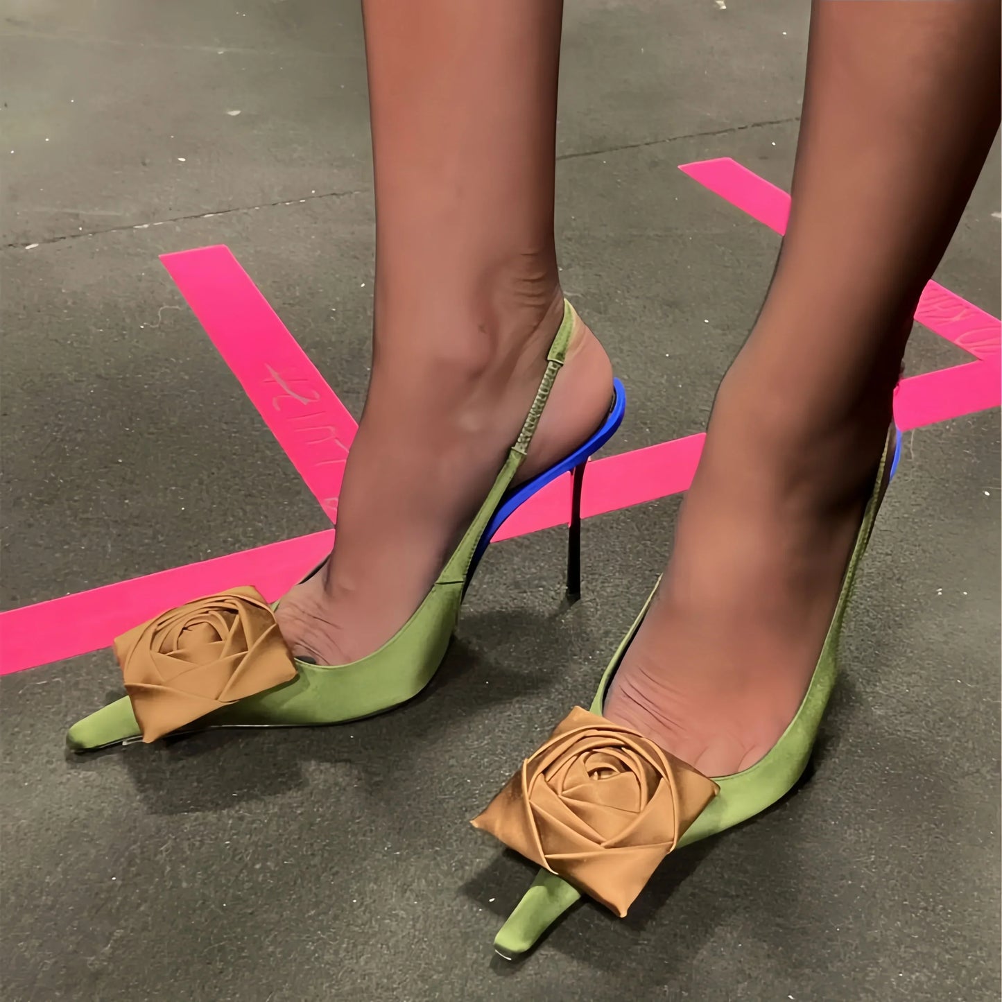Ladies' Springand SummerStiletto Heelswith PointedPoints AndHollow OutBanquet Shoes,European AndAmerican SexyRose Fashion Shoes