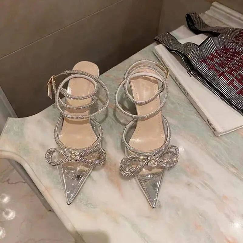 2025 Nova Moda Glitter Strass Sapatos Femininos Bico Fino de Seda com Laço de Cristal Salto Alto Fino com Fivela Sapatos de Festa e Formatura