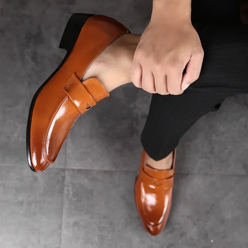 Sapatos Masculinos de Couro Novos Sapatos Sociais Britânicos Sapatos Casuais da Moda com Bico Fino Zapatos Hombres