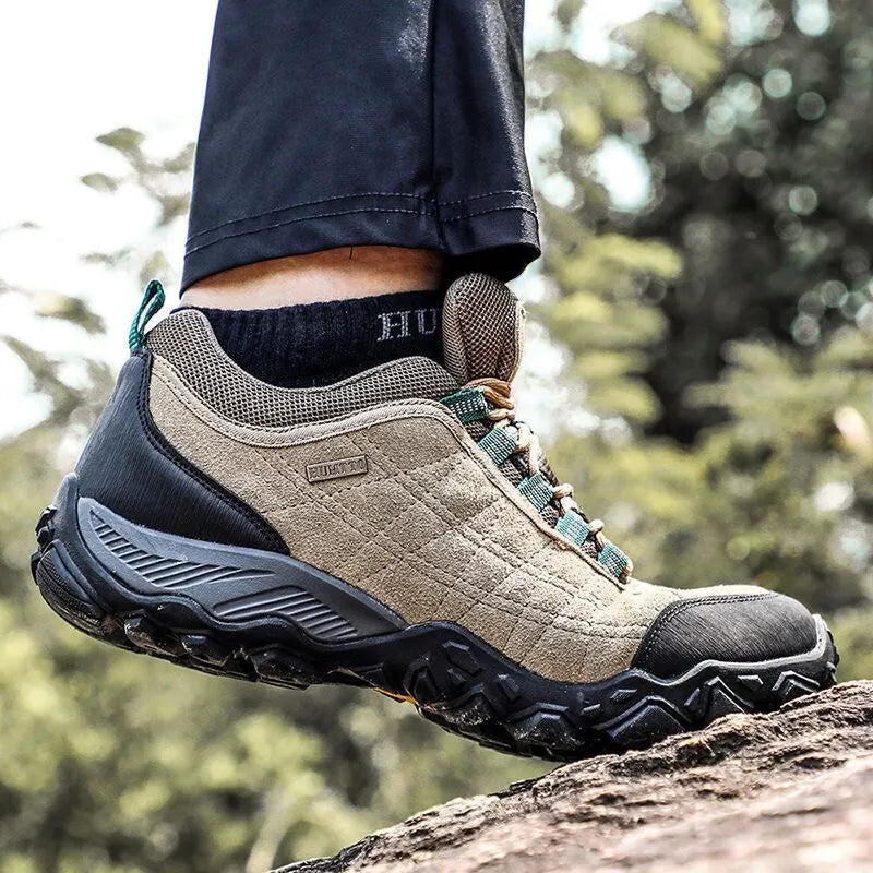 Hiking Shoes Mens Luxury Designer Winter Climbing Trekking Sneakers for Men Leather Outdoor Sports Work Man Shoes 110282A