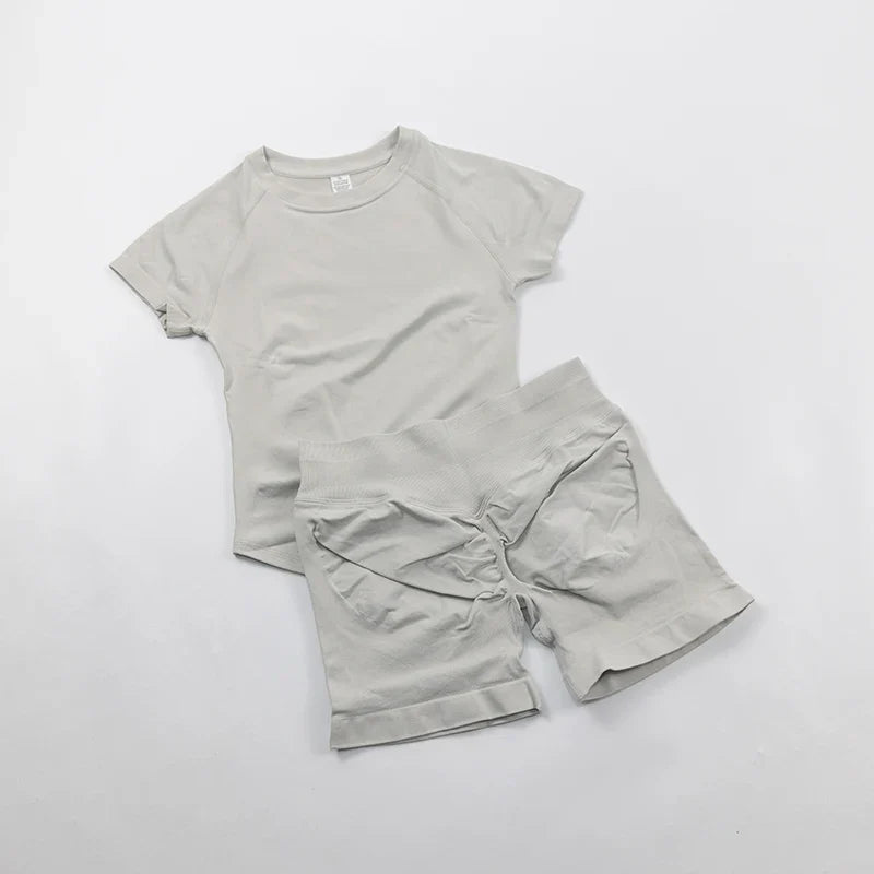 Seamless Yoga Set Fitted Workout Clothes Woman Gym Wear Short Sleeve Top Shirt Scrunch Booty Gym Shorts 2 Piece Sports Suits