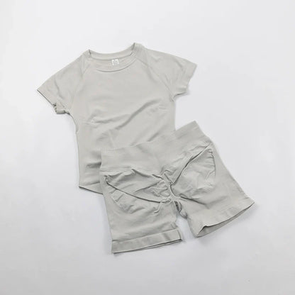 Seamless Yoga Set Fitted Workout Clothes Woman Gym Wear Short Sleeve Top Shirt Scrunch Booty Gym Shorts 2 Piece Sports Suits