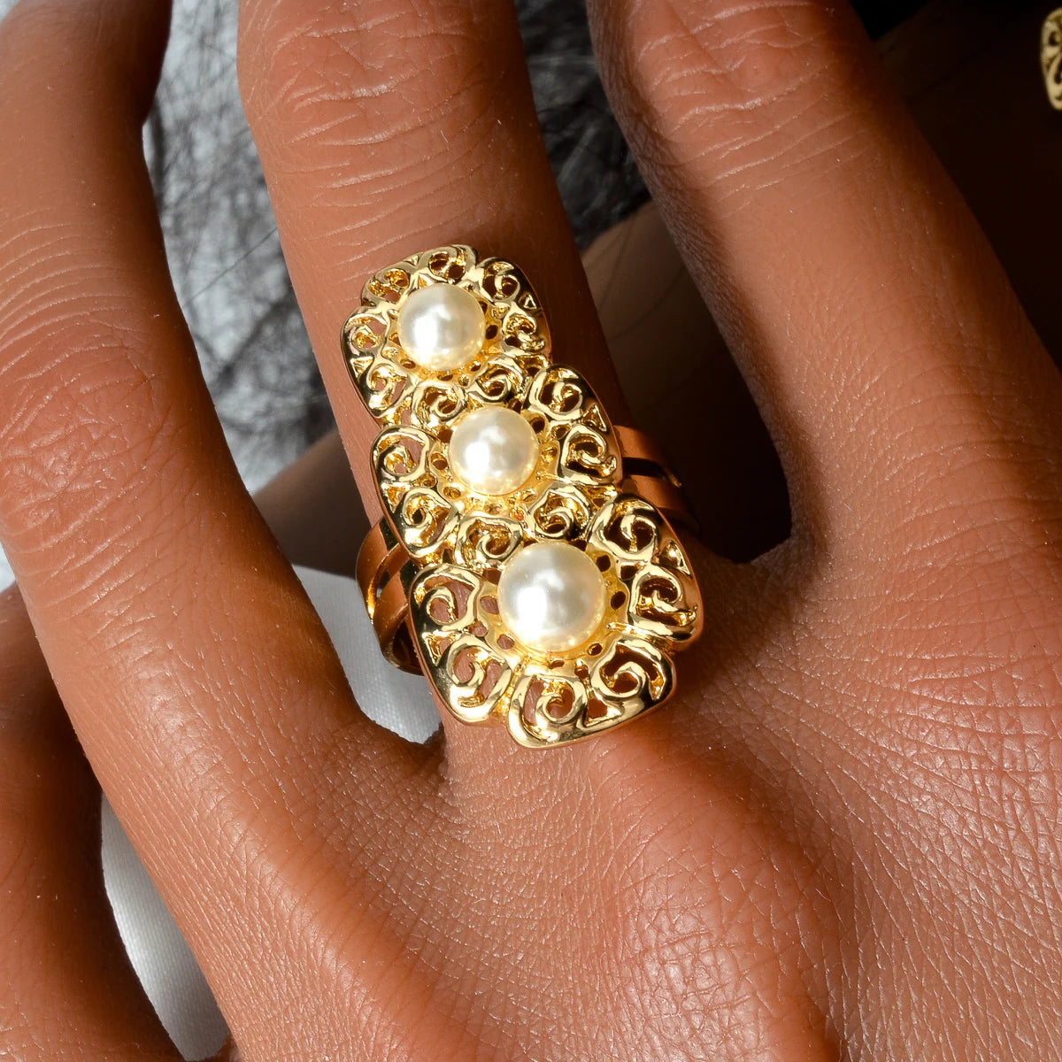 Conjunto de joias de luxo Dubai para mulheres, moderno, colar de pérolas, pulseira, anel, brincos, conjunto de joias banhadas a ouro 18k