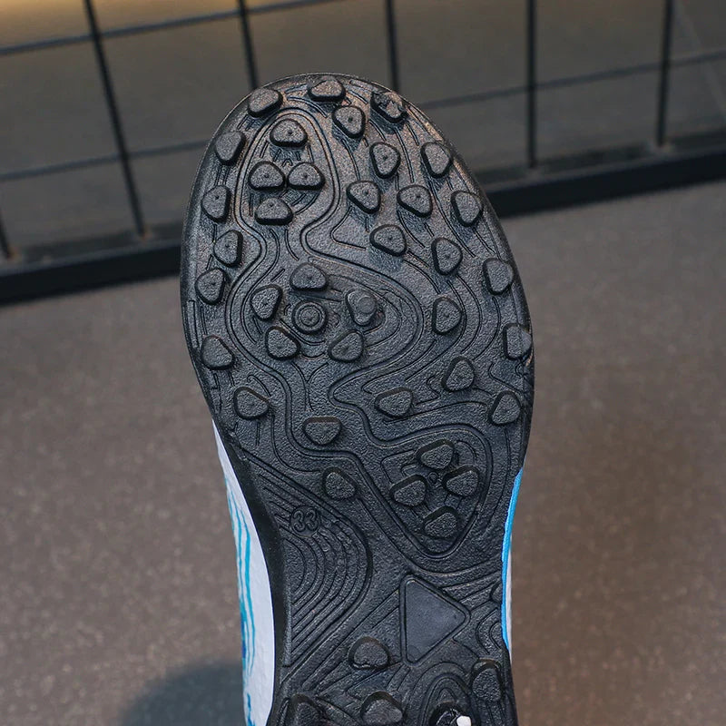 Children Soccer Cleats Fashion Design Breathable Non-slippery Soccer Shoes for Boys and Girls