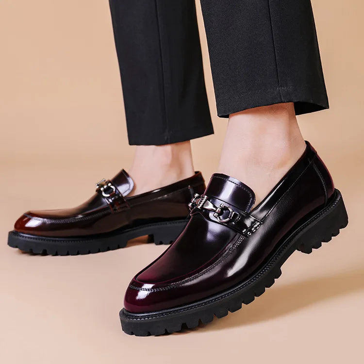 Sapatos Masculinos Loafer de Luxo de Alta Qualidade com Decoração Metálica, Sola Grossa, Sem Cadarço, Sapatos de Couro Modernos para Negócios Formais