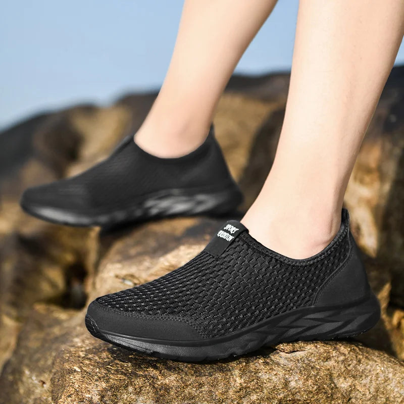 Tênis Masculino Feminino Respirável de Malha Sapatos Casuais Antiderrapantes Tamanho Grande Loafers Leves Para Caminhada