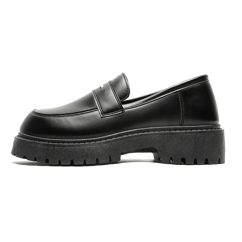 Sapatos Masculinos Loafers de Couro Solado Grosso Estilo Britânico Pretos Formais de Negócios Sapatos Luxuosos da Moda Slip-On Casuais Bico Redondo
