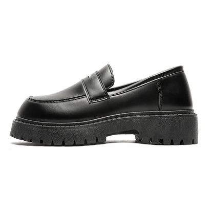 Sapatos Masculinos Loafers de Couro Solado Grosso Estilo Britânico Pretos Formais de Negócios Sapatos Luxuosos da Moda Slip-On Casuais Bico Redondo