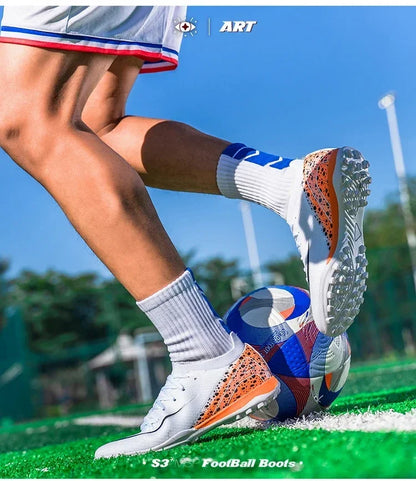 New Men Soccer Shoes Professional Football Boots Grass Outdoor Sport Non-Slip Training Shoes Match Sneakers Ultralight Unisex