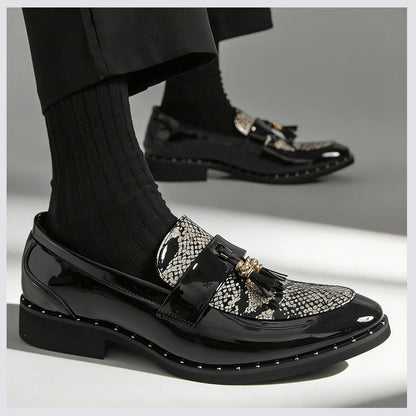 Fashion Men's Business Formal Slip-On Loafers Pointed Toe Patent Leather Shoes Shiny Tassel & Snake Print, Suitable Office Party