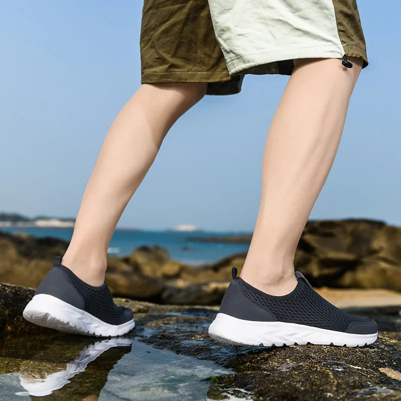 Tênis Masculino Feminino Respirável de Malha Sapatos Casuais Antiderrapantes Tamanho Grande Loafers Leves Para Caminhada