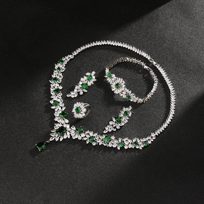 Conjunto de Joias Charmosas para Festa de Casamento com Colar e Brincos de Design Floral Nobre e Vibrante