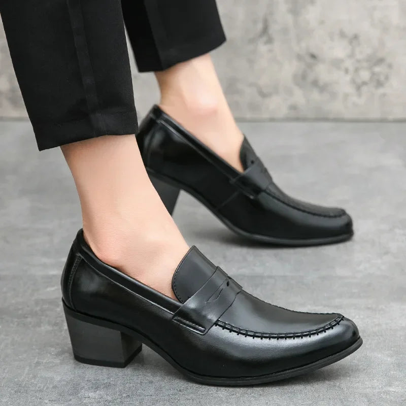 Sapatos Masculinos Retro de Salto Alto Sapatos Sociais de Couro com Fecho Slip-On Sola de Borracha da Moda Bico Fino Altura do Tornozelo Couro PU
