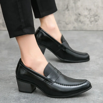Sapatos Masculinos Retro de Salto Alto Sapatos Sociais de Couro com Fecho Slip-On Sola de Borracha da Moda Bico Fino Altura do Tornozelo Couro PU