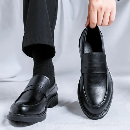 Mocassins Masculinos Slip-On Estilo Britânico Sapatos Casuais para o Dia a Dia Sola de Borracha de Verão Cabedal de Couro Microfibra Calçados Formais Adultos