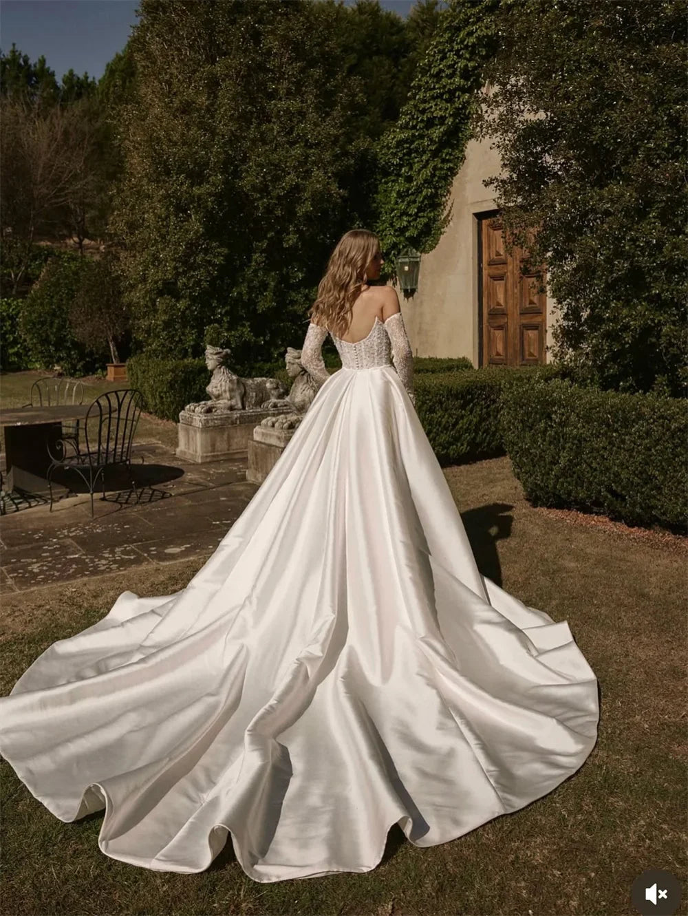 Customized White Mermaid Wedding Dresses Strapless Back Zip Bridal Gowns Elegant Detachable Sleeves Train Wedding Gowns