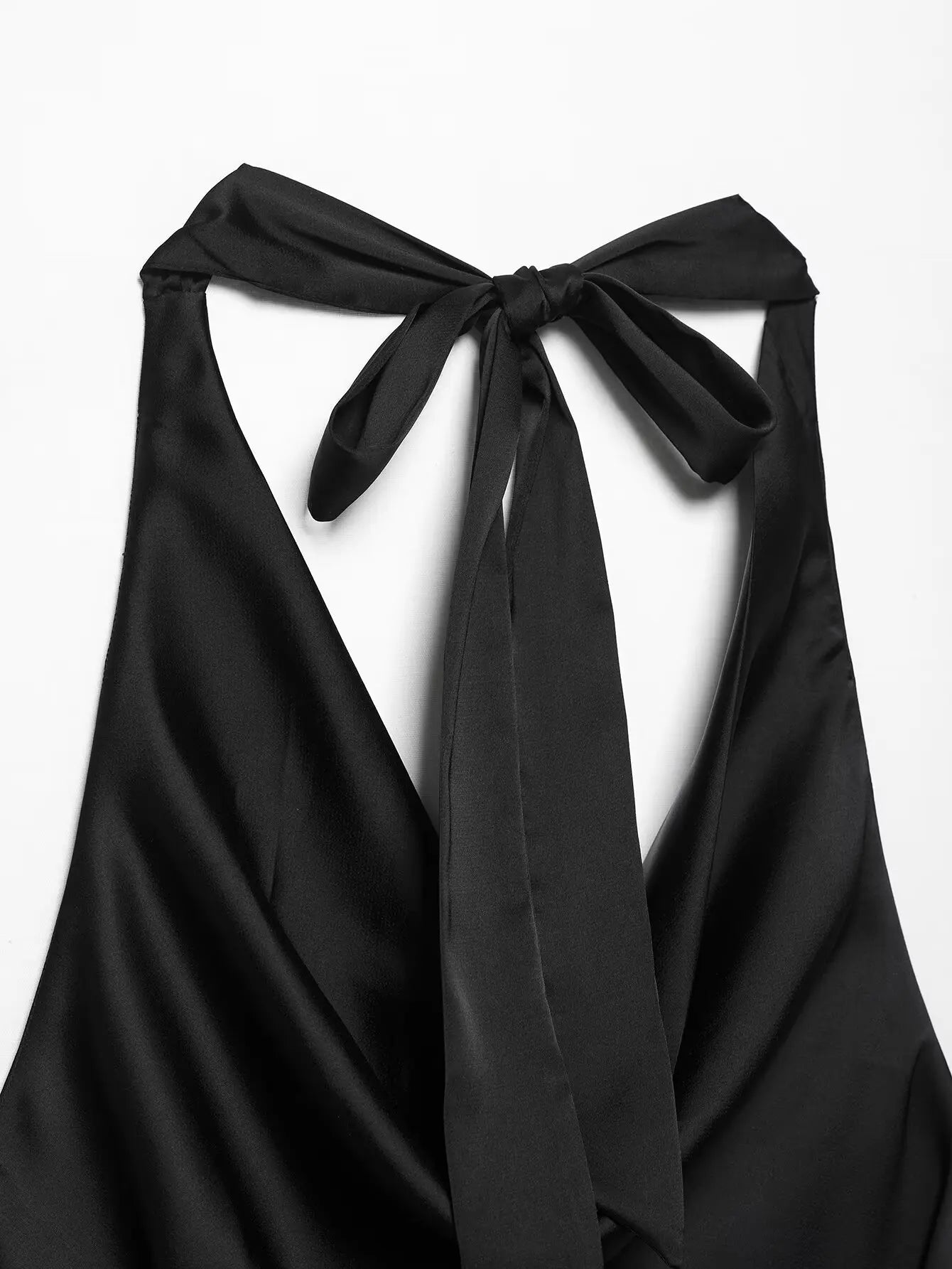 2025 Women Sexy Sleeveless Backless Bow Tied Soft Touch Blouse Female FashionHalter Shirts Summer Blusas Chic Tops LS9013