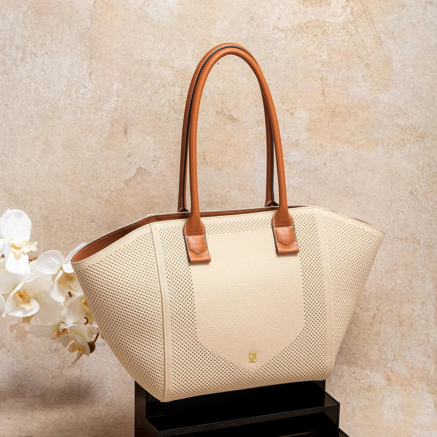 Women's Tote Bag Summer New Fabric Hollow Design Large Capacity Beach Bag Women's Outdoor Storage