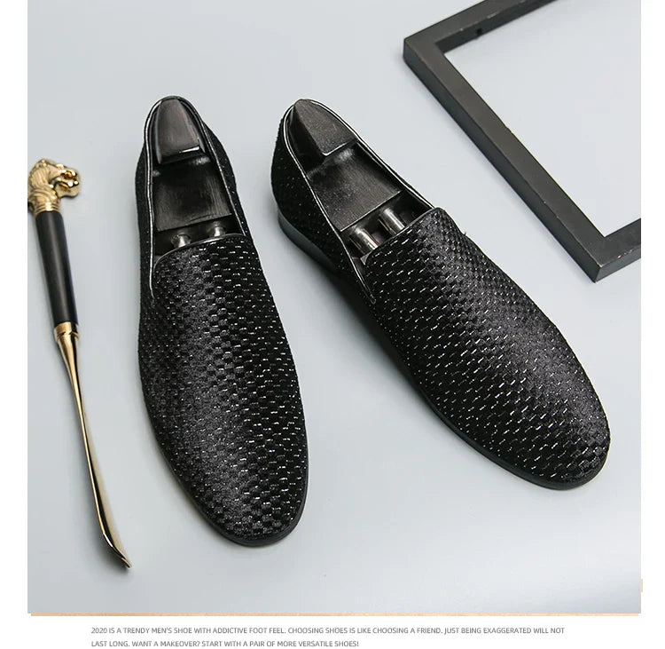 2023 New Velvet Men Loafers Luxury Brand Shoes Slip on Pointed Toe Party Wedding Shoes Fashion Men Loafers Black Wine Red Flats