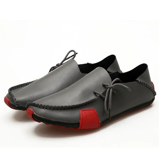 Sapatos masculinos de couro casuais 2025 italianos macios mocassins masculinos feitos à mão respiráveis sapatos de barco slip-on Zapatos Hombre