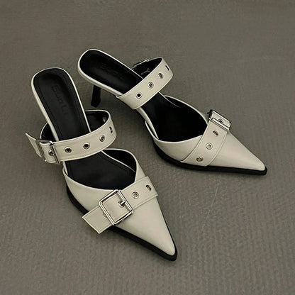 Sandálias Femininas Punk Gótica Metal Fivela Salto Alto Verão 2025 Bico Fino Prata Sapatos de Festa Moda Scarpins Femininos Tacones