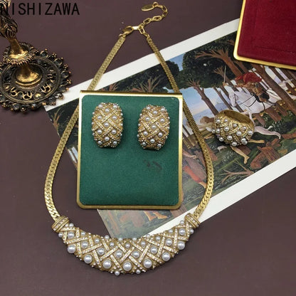Pearls Stud Earrings for Women Inlaid Rhinestones Palace Style Elegant Jewelry Geometric Hyperbole Aretes De Mujer