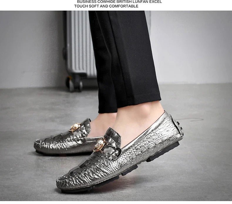 Slip-On Men's Shoes Crocodile Pattern 2025 Spring and Summer Fashion British Trendy Bright Leather Shiny Lazy Casual Beanie Shoes Handmade