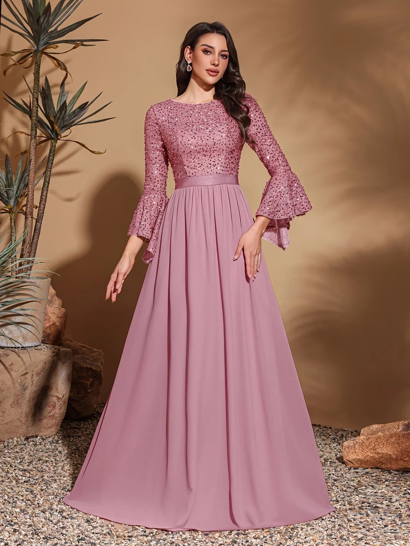 Round neck, sequined trumpet sleeves, spliced chiffon hem, elegant retro dress